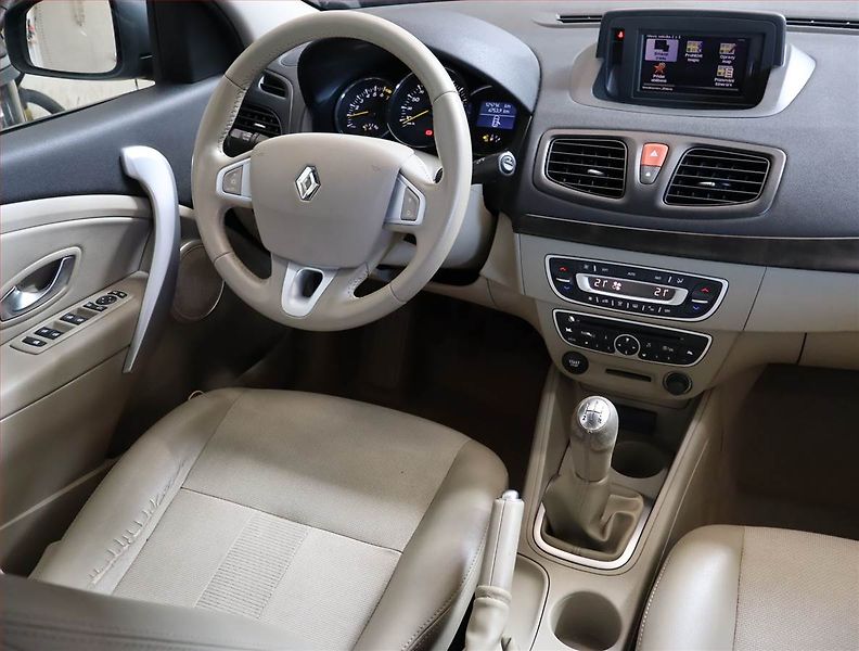 Renault Fluence (2010) 1.6 16V, Tažné, v dobrém stavu - fotka 7 z 18