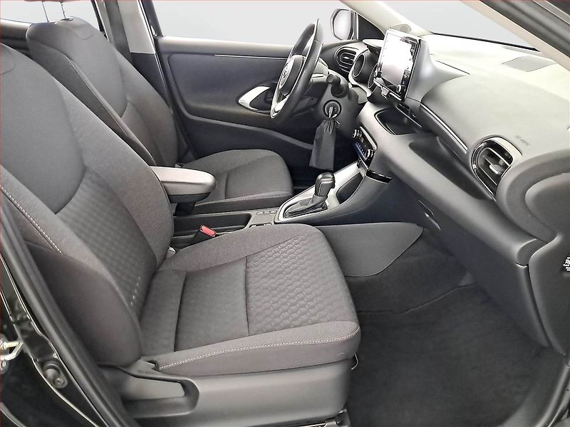 Toyota Yaris (2022) 1.5 VVT-i Hybrid - fotka 9 z 18