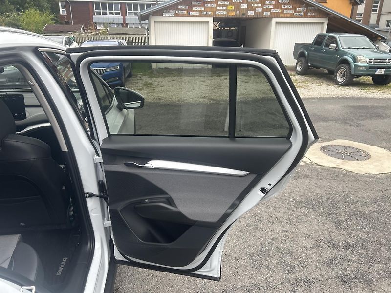 Škoda Enyaq 150kw, iV80 19ALU SOH 90% - fotka 44 z 51