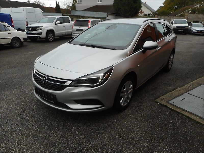 Opel Astra 1,6 CDTi SPORT TOURER - fotka 1 z 28
