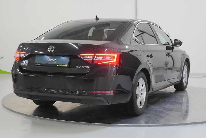 Škoda Superb - fotka 2 z 29