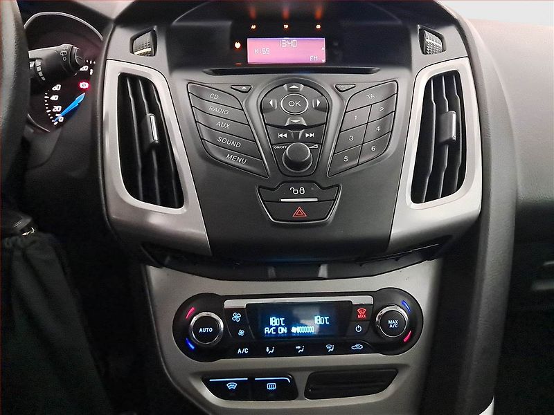 Ford Focus (2012) 1.6 i - fotka 12 z 17