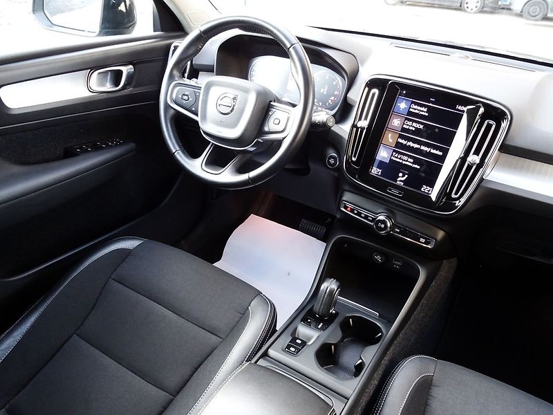 Volvo XC40 D3 A/T Virtual CarPlay Kamera - fotka 24 z 36