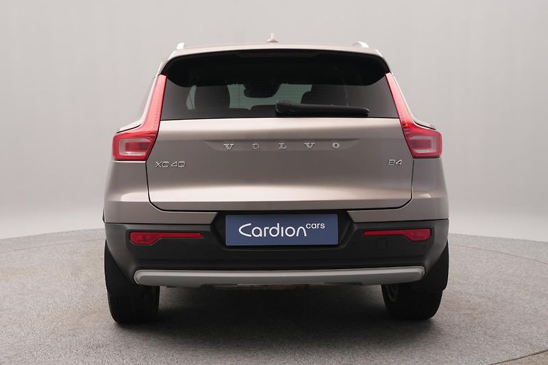 Volvo XC40 B4 MOMENTUM AUT  - fotka 9 z 47