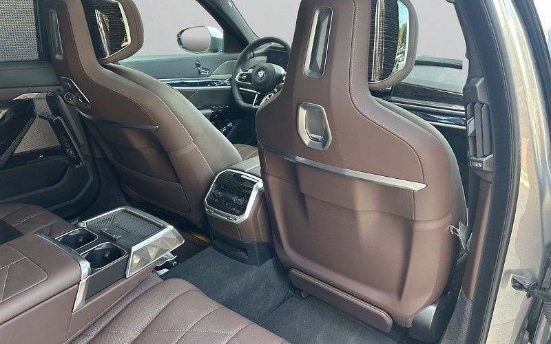 BMW Ostatní M Sport paket | Executive Loun - fotka 14 z 18
