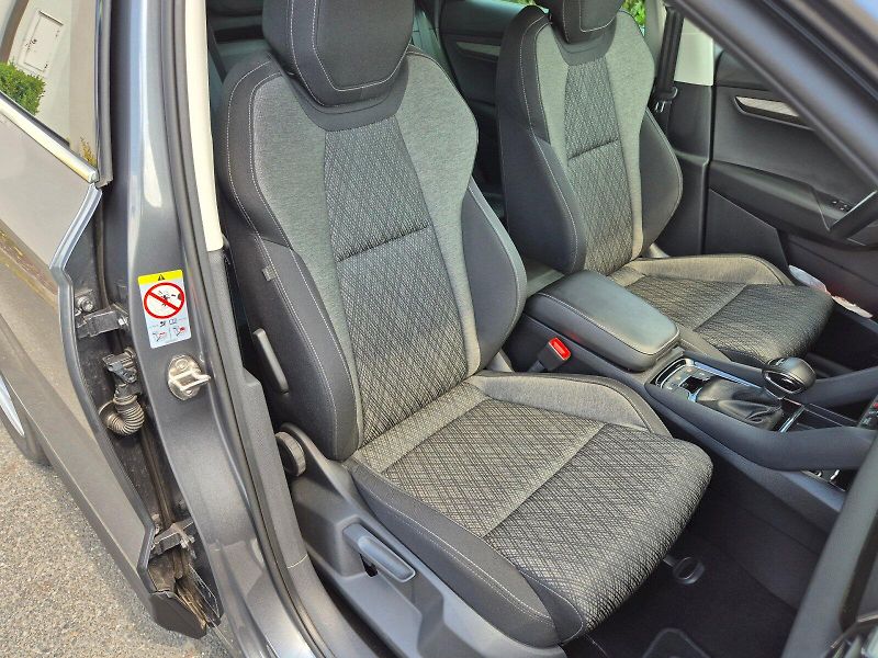 Škoda Karoq (2025) Top Selection 1.5TSi 110kW 7°a - fotka 19 z 30