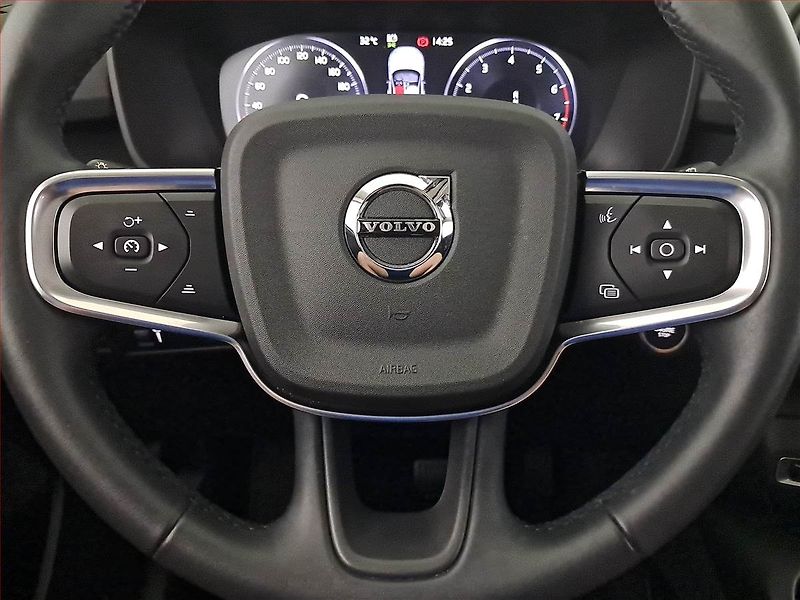 Volvo XC40 (2022) T2 - fotka 16 z 22