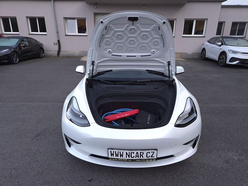 Tesla Model 3 STANDART RANGE 239w SOH 96,5% - fotka 18 z 48