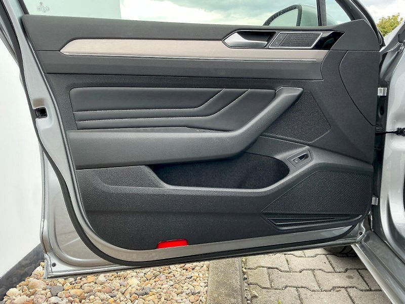 Volkswagen Passat (2021) 2.0 TDI DSG Elegance R-Line - fotka 14 z 22