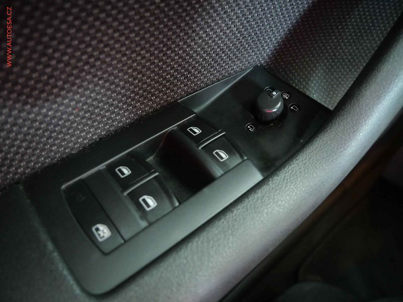 Audi A3 (2007) 1.6i, AC, tempo - fotka 14 z 18