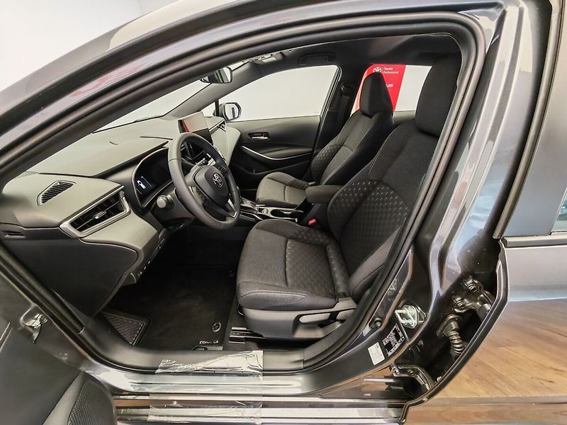Toyota Corolla 1.8 Hybrid Comfort - fotka 21 z 35