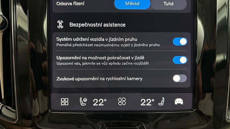 Volvo XC60 2.0 B4 AUT AWD Plus Dark - fotka 26 z 28