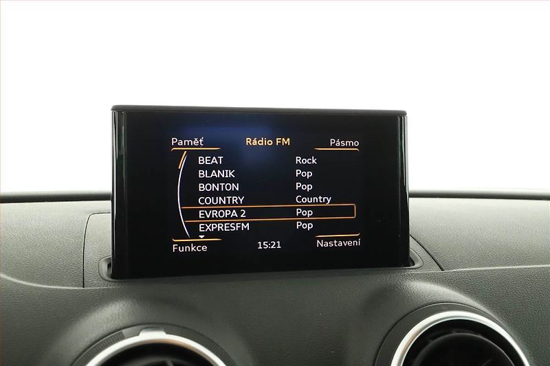 Audi A3 (2014) 1.6 TDI, Bi-Xenony, Tempomat - fotka 9 z 12