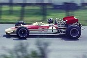Graham Hill v kokpitu Lotusu při Grand Prix Německa.