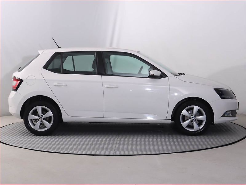 Škoda Fabia (2015) Ambition 1.2 TSI, Serv.kniha - fotka 6 z 16