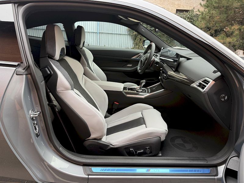 BMW M4 Competition xDrive FCL Indiv. - fotka 40 z 44