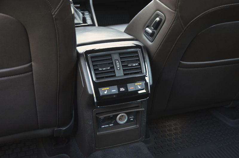 Škoda Superb (2016) 2.0 TDi 140kW 4x4 L&K / 1.MAJ. - fotka 17 z 47