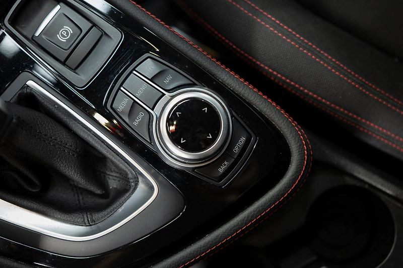BMW Ostatní 216d Active Tourer - fotka 15 z 32