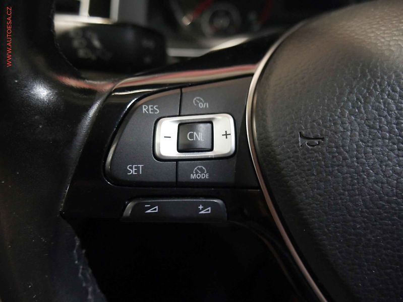 Volkswagen Polo (2019) 1.0 TSI, 2.maj,ČR, AC, temp. - fotka 12 z 17