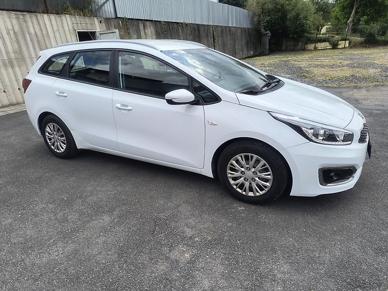 Kia Ceed (2018) 1.6 CRDI 100KW/AC/PDC/LED - fotka 7 z 50