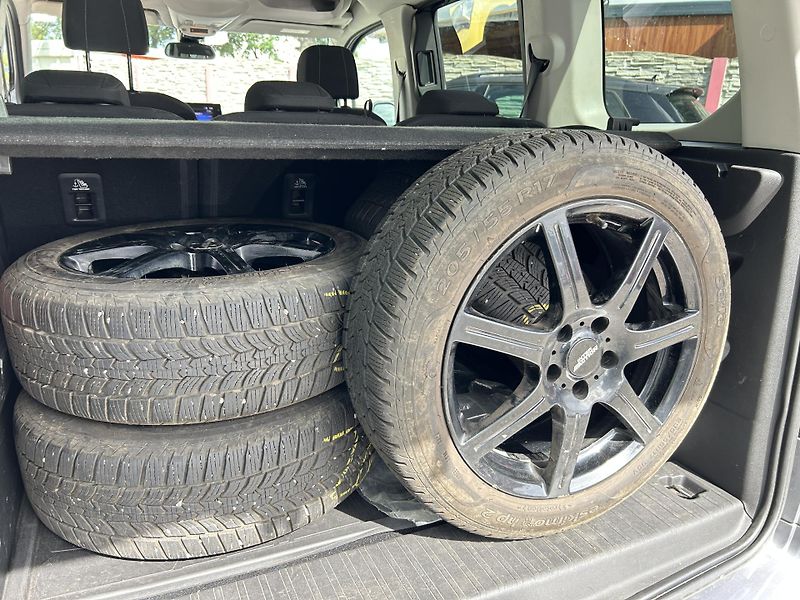 Toyota ProAce City Verso (2022) 1.2i96KW automat - fotka 15 z 26