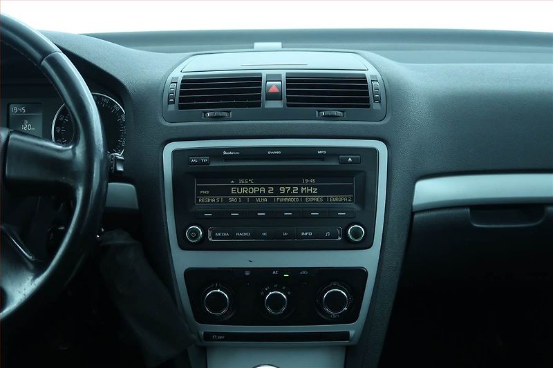 Škoda Octavia (2011) 1.6 TDI, Tempomat - fotka 12 z 16