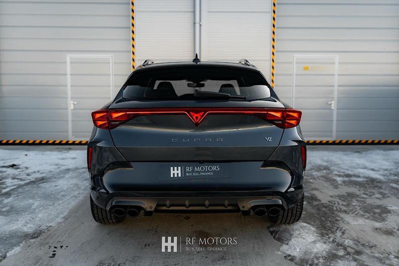Cupra Formentor (2025) VZ 2,0 TSI 333 4Drive - fotka 11 z 53