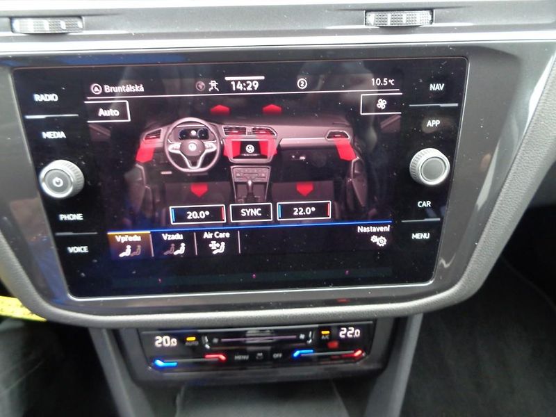Volkswagen Tiguan 2.0 TDI DSG Life 7 míst 110kW - fotka 18 z 30