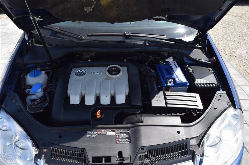 Volkswagen Jetta 1,9 TDI 77KW NOVÁ STK ALU - fotka 43 z 43