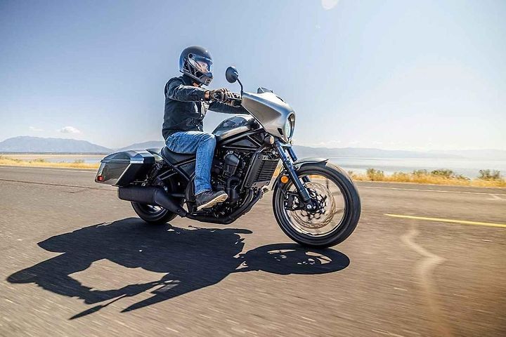 Motorky s nízkým posezem najdete hlavně v kategorii cruiserů.
