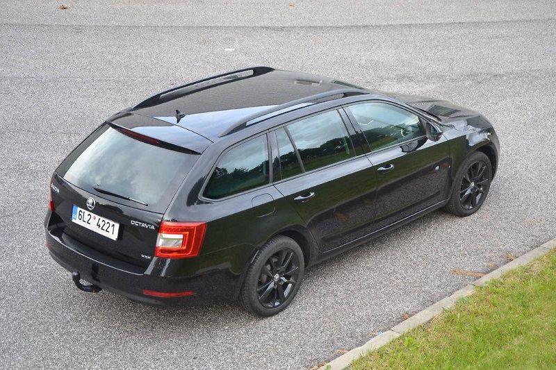 Škoda Octavia combi4x4 110 kW DSG Black line - fotka 3 z 42