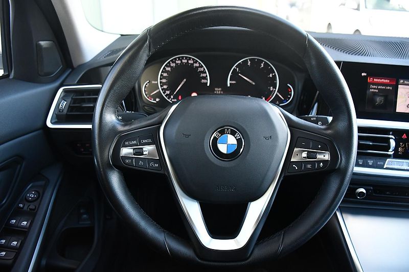 BMW Řada 3 320D xDrive 2xALU 1M ČR - fotka 23 z 38