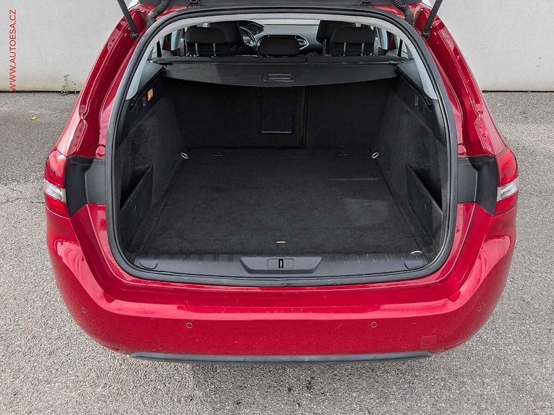 Peugeot 308 (2016) 1.2PT, ČR, LED, AC - fotka 7 z 14