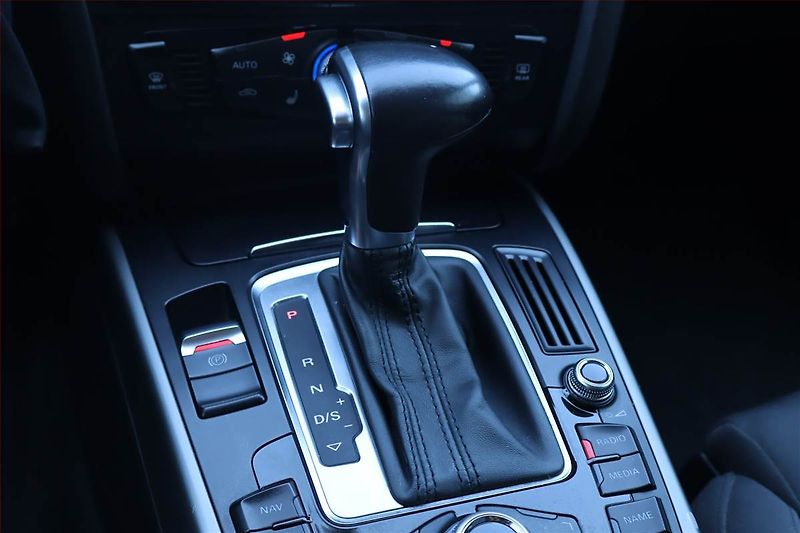 Audi A4 (2014) 2.0 TDI, Automat, Navi, Xenony - fotka 13 z 26