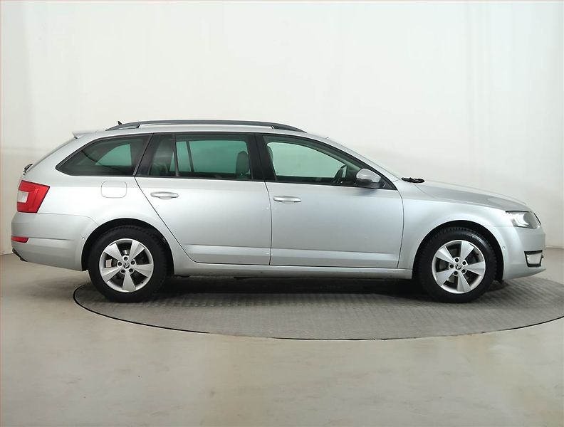 Škoda Octavia (2015) 2.0 TDI, Automat, Serv.kniha - fotka 6 z 19