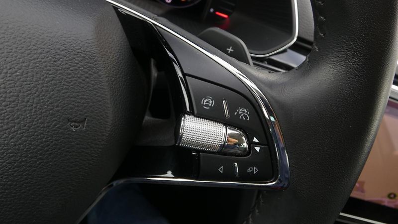 Škoda Superb 2,0 TDI 4x4 140kW L&K - fotka 13 z 30