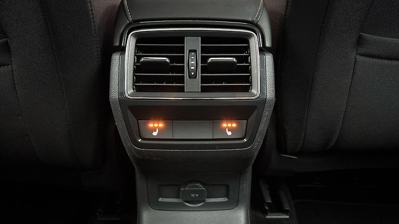 Škoda Karoq 2.0 TDI DSG 4x4 Style - fotka 21 z 27