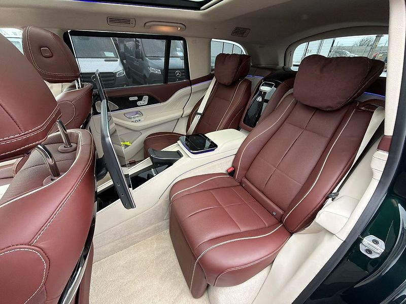 Mercedes-Benz GLS 4MATIC MAYBACH - fotka 25 z 38