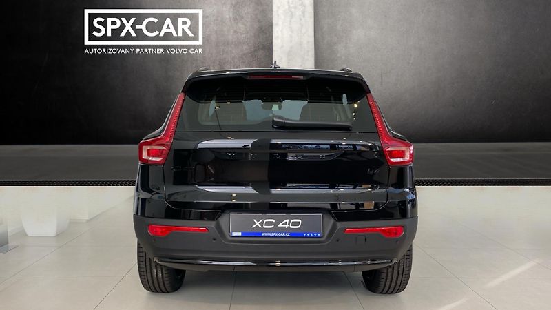 Volvo XC40 (2026) PLUS BLACK EDITION, B4 FWD, 14 - fotka 6 z 14