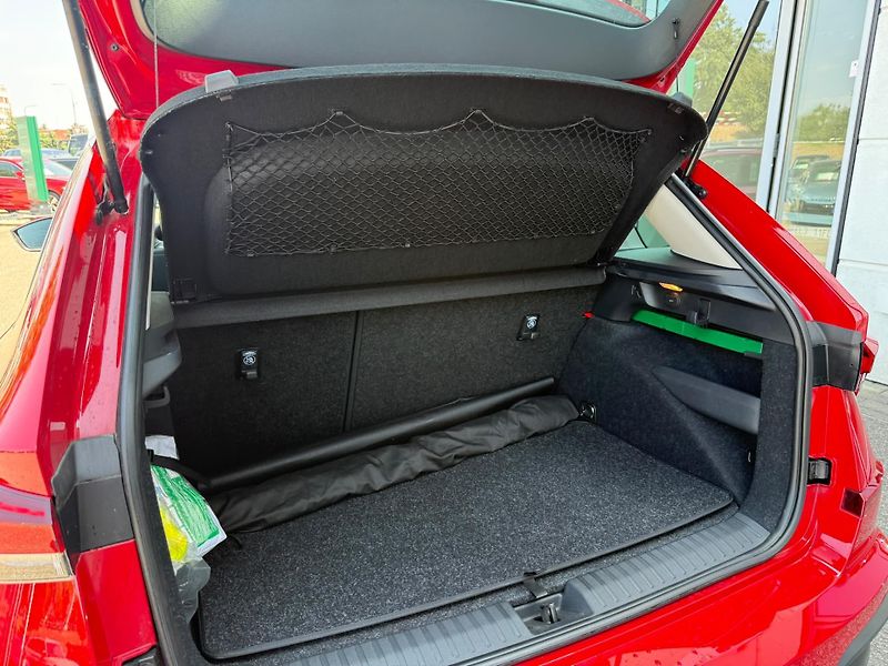 Škoda Kamiq Selection 1.0 TSI 85kw - fotka 23 z 25