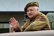 Plzní projel Konvoj svobody. Stovky kusů historické vojenské techniky v neděli projely z Bor do centra města. Ulice lemovaly tisíce diváků