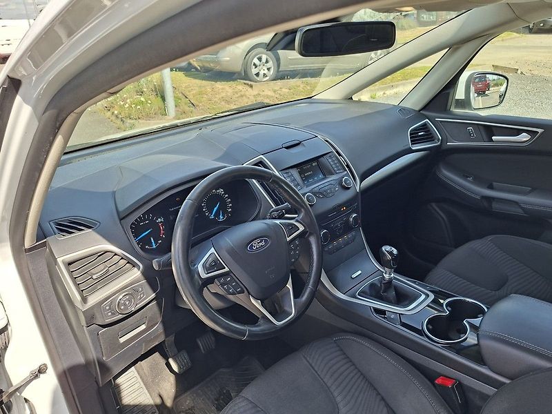 Ford S-MAX 1,5 EcoBoost 160k M6 - fotka 13 z 23
