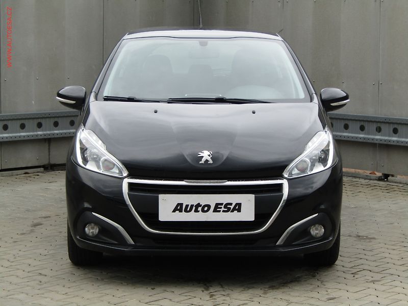 Peugeot 208 (2018) 1.2i, ČR, AC - fotka 2 z 20