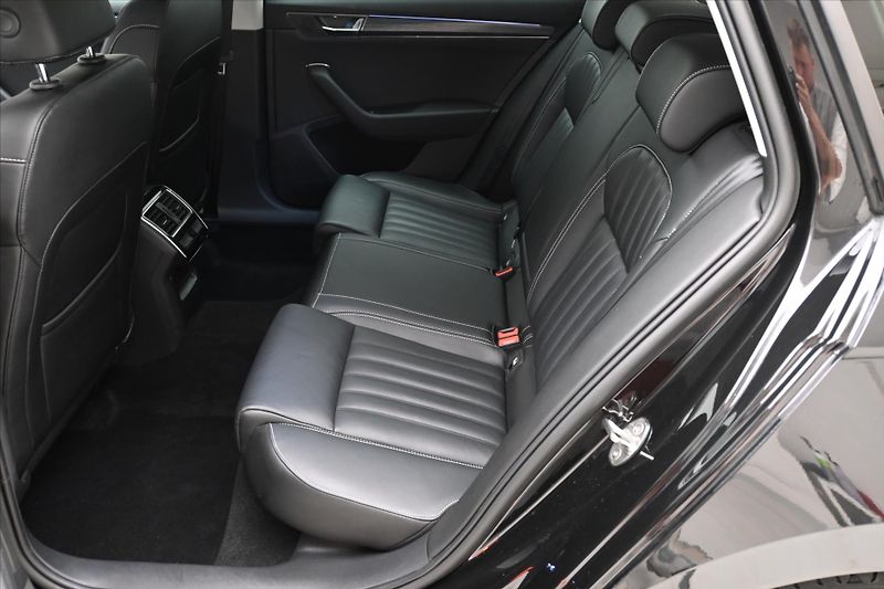 Škoda Superb 2,0 TDI 110 kW DSG Style Záruk - fotka 14 z 32