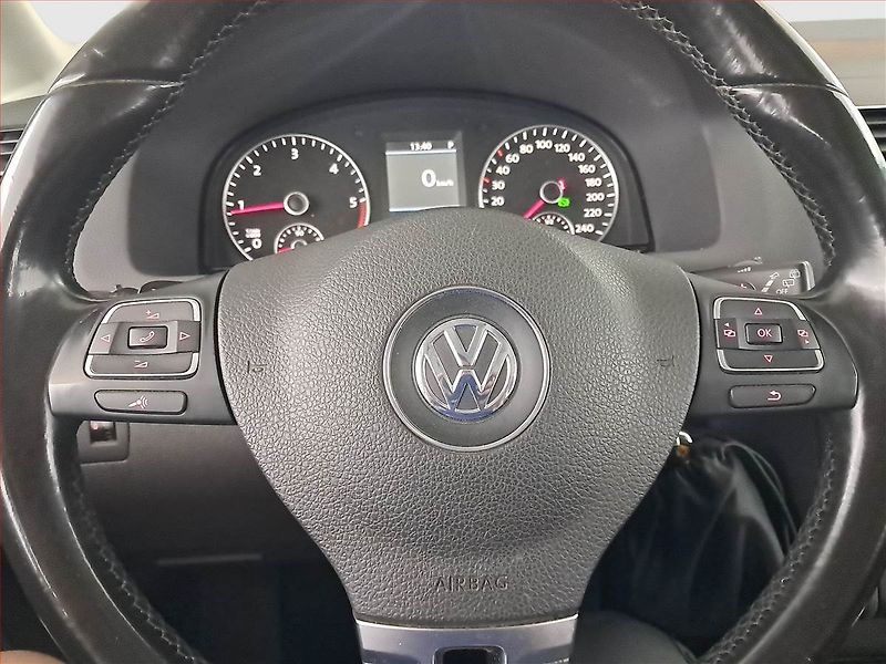 Volkswagen Touran (2012) 2.0 TDI, Automat, Tempomat - fotka 17 z 19