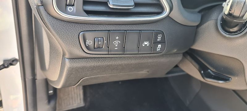 Hyundai i30 1.6 CRDI 85 kW Koupeno v ČR - fotka 10 z 18