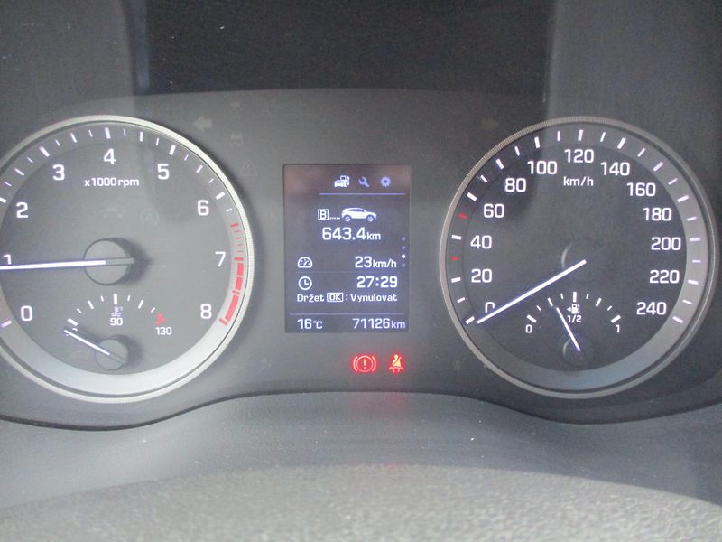 Hyundai Tucson 1.6 GDi 99kW*70tkm*KRÁSNÝ STAV - fotka 16 z 41
