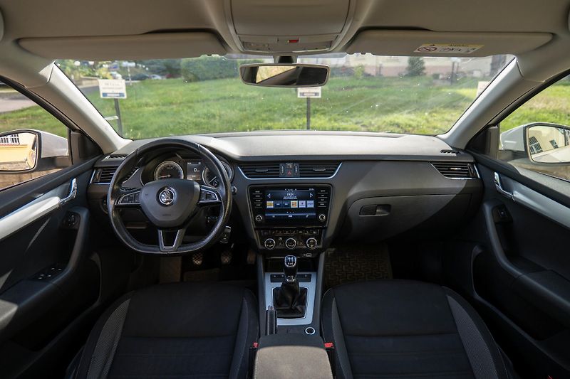Škoda Octavia TDI 4x4 110kW NezTop Taž Carpl - fotka 15 z 34