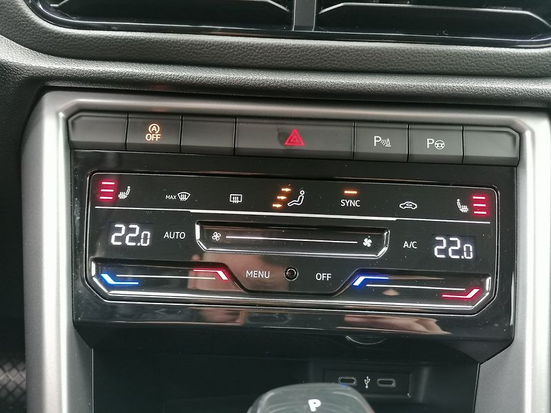 Volkswagen T-Roc (2022) 1.5 TSi 110kW DSG ACC - fotka 17 z 30