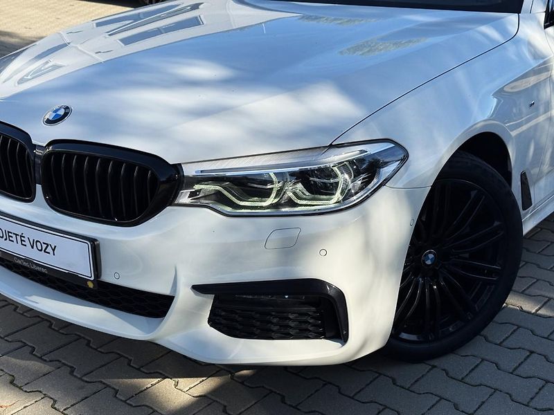 BMW Řada 5 520d xDrive Touring - fotka 15 z 18